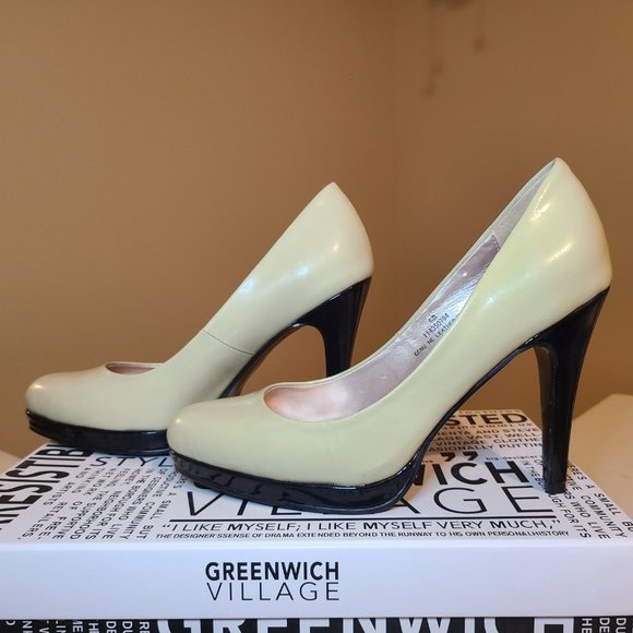 NWT "GREENWICH VILLAGE" LEATHER PATENT PUMPS - Picture 2 of 8